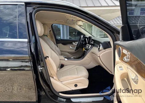 2019 Mercedes-Benz Glc 300 z USA, uszkodzony, nr VIN WDC0G4JB5KV153685